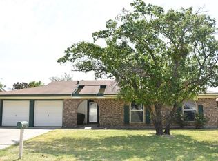 924 Prestwick St, Bedford, TX 76022