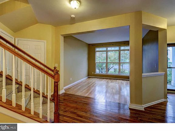 3rd image of 50 Dogwood Dr