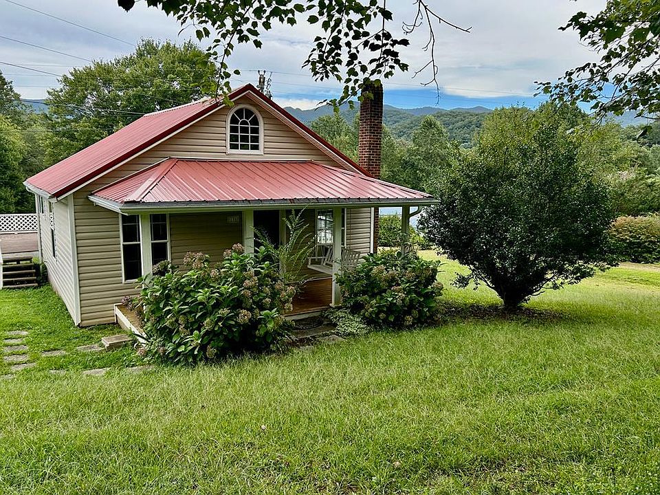 1st image of 136 W Vineyard Rd