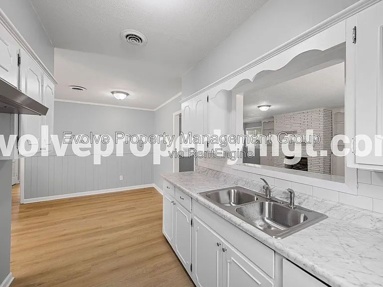 995 Avon Rd — Photo 10