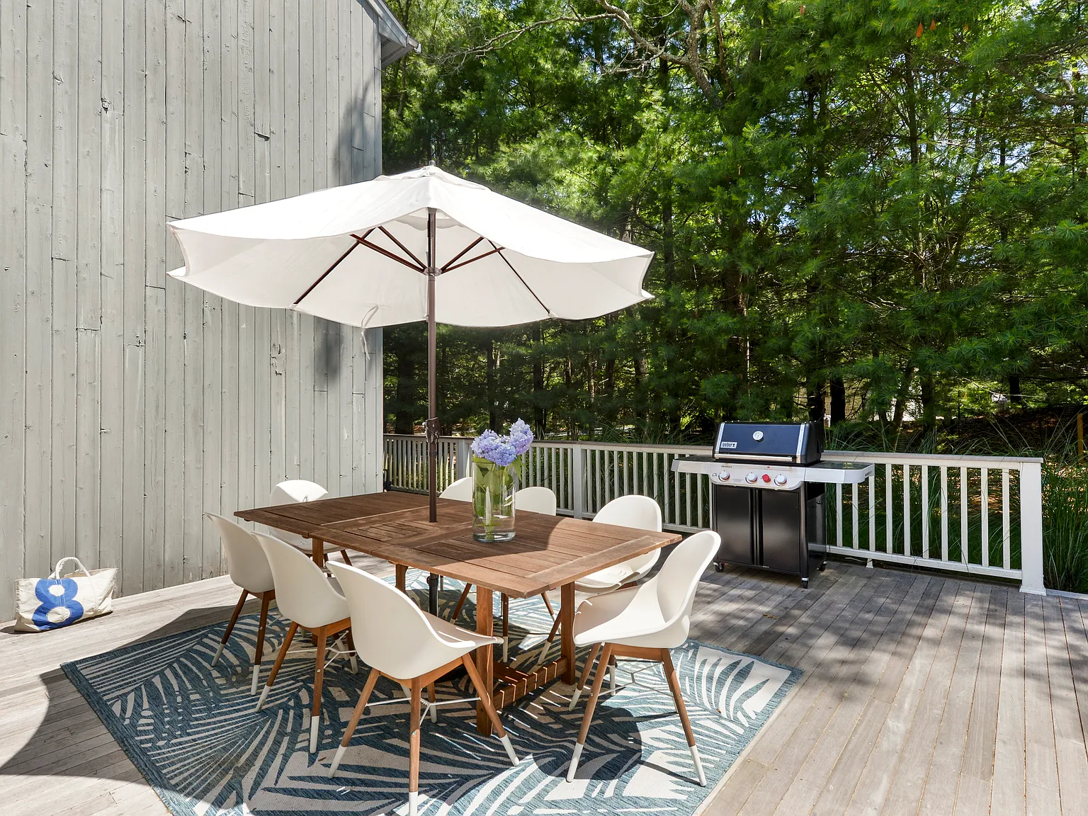 Contemporary with Pool and Spa Bordering Wildlife Sanctuary — Photo 4