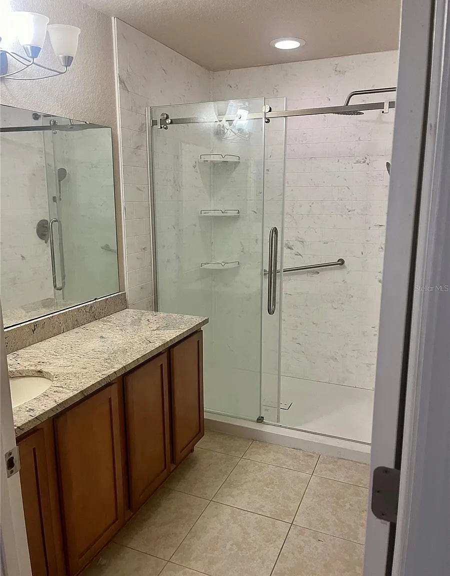 4 bed, 2.0 bath, $2,100 — Photo 4