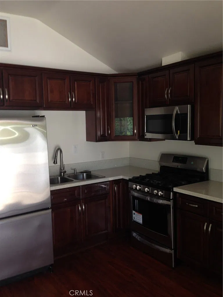 1 bed, 550 sqft, $2,600 — Photo 3