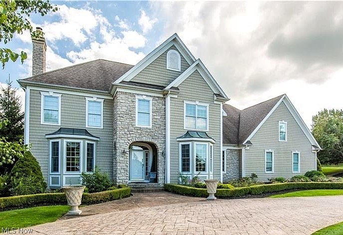 2nd image of 915 Creek View Dr