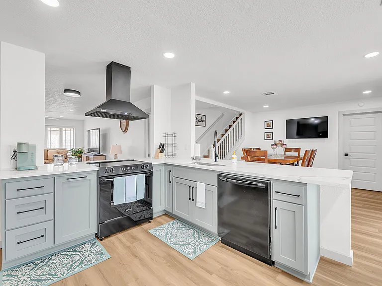 2204 Delwin Cir — Photo 8