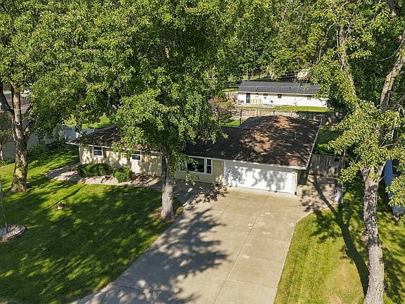 2nd image of 9819 Cinderella Ln