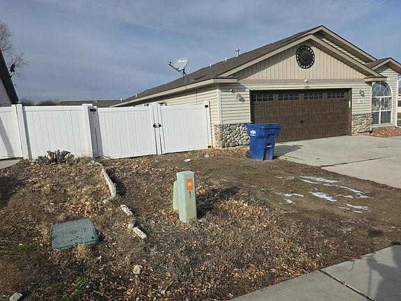 3rd image of 562 Picabo Dr