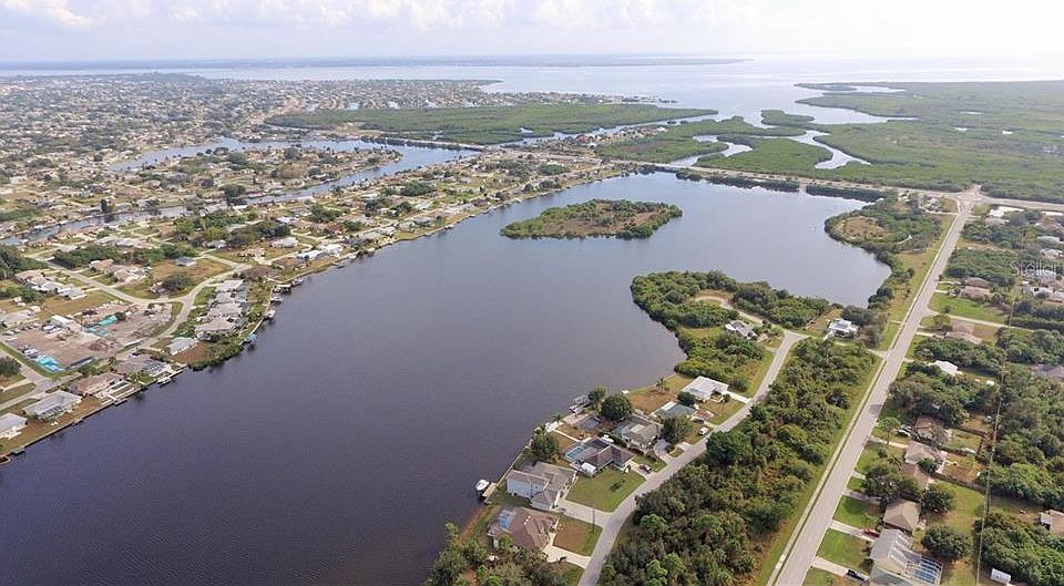 2nd image of 3246 Lake View Blvd