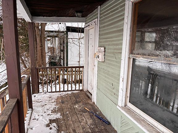 4th image of 629 Lafayette Ave NE