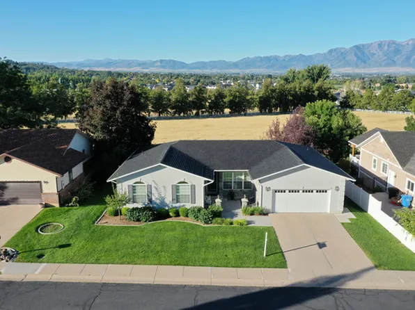1090 Windsor Dr, River Heights, UT 84321