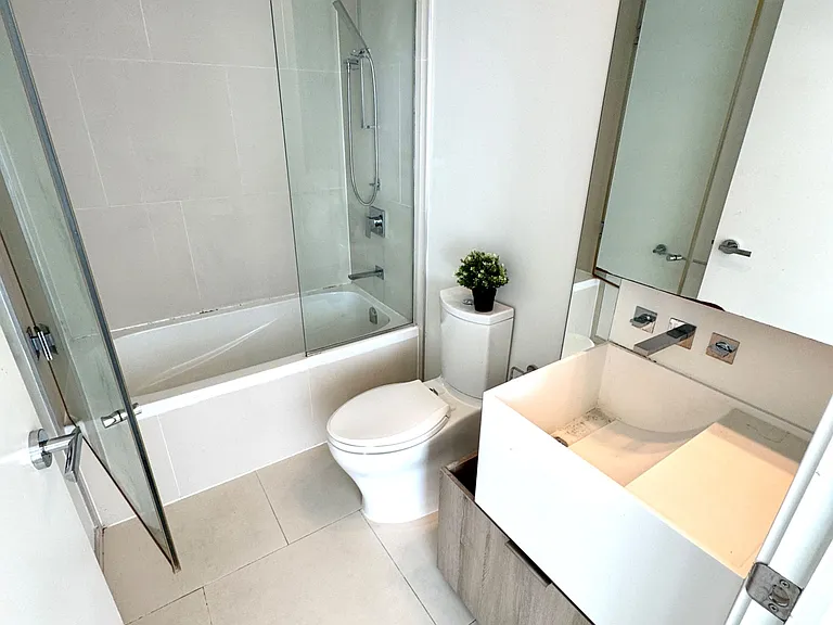 1 Bloor St E #2510 — Photo 17