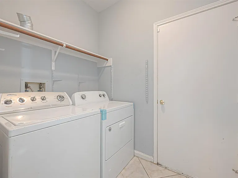 9407 Demsey Mill Dr — Photo 42