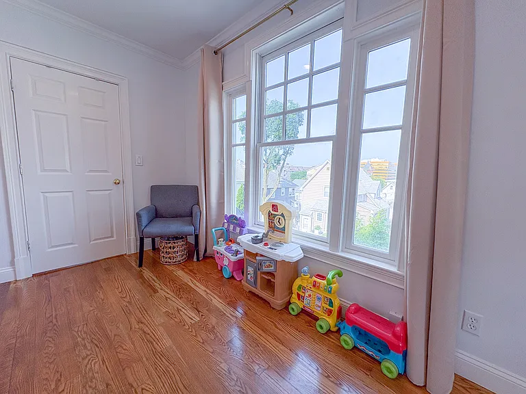 87 Stephen St #1C — Photo 103