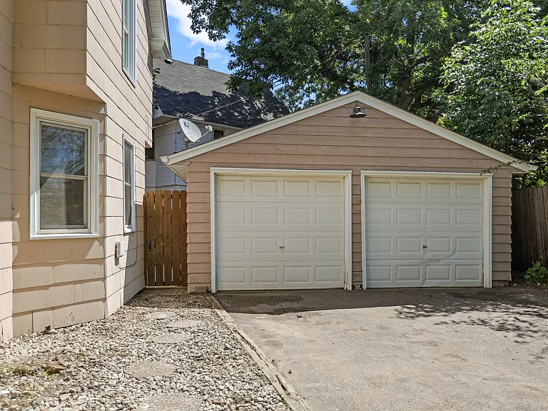 882 Raymond Ave — Photo 2