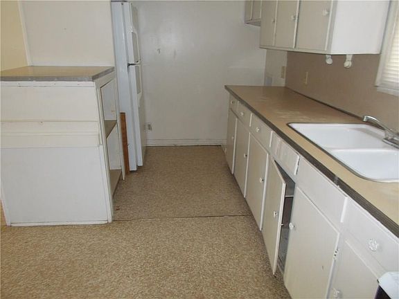4th image of 617 E North 18th St APT A