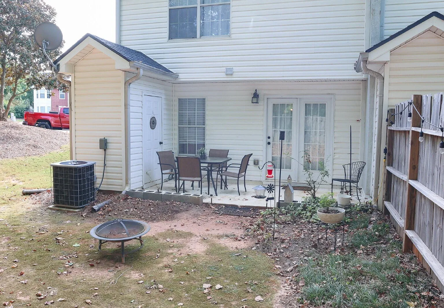 3 bed, 2.5 bath, 1388 sqft, $1,800 — Photo 2