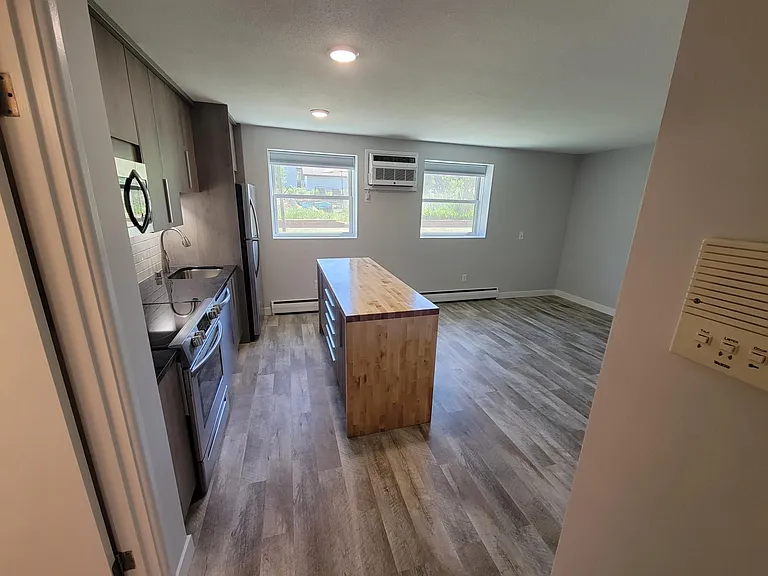 322 2nd St NE #103 — Photo 5