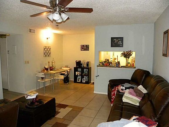 2nd image of 824 Twin Lakes Dr