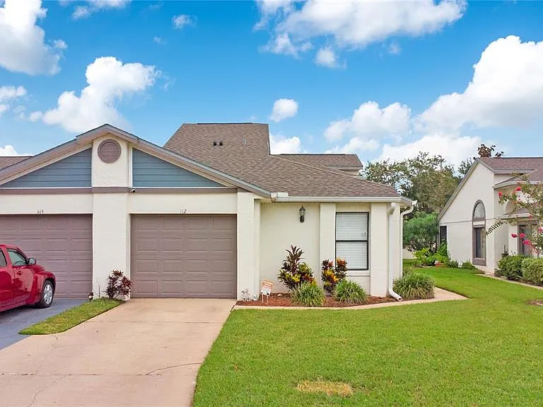 112 Lakepointe Cir — Photo 1