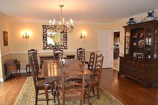 3rd image of 7 Far Hill Ln