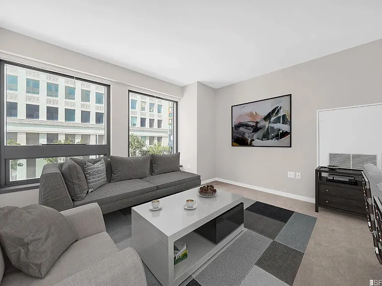 1 Hawthorne St #2J — Photo 1