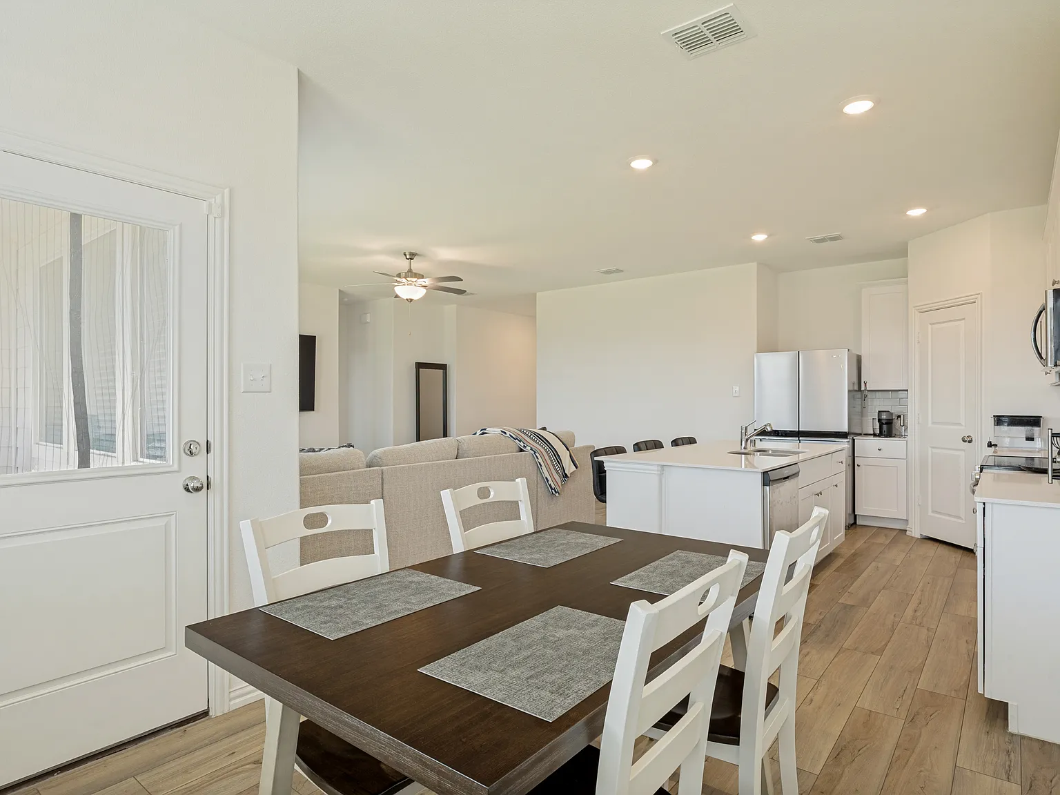 3 bed, 1602 sqft, $2,000 — Photo 4