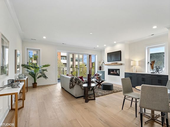 4th image of 3930 N Ashland Ave #3