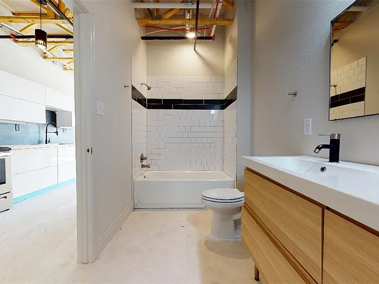 305 W 27th St #225 — Photo 13