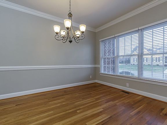 3rd image of 501 Edmund Ct