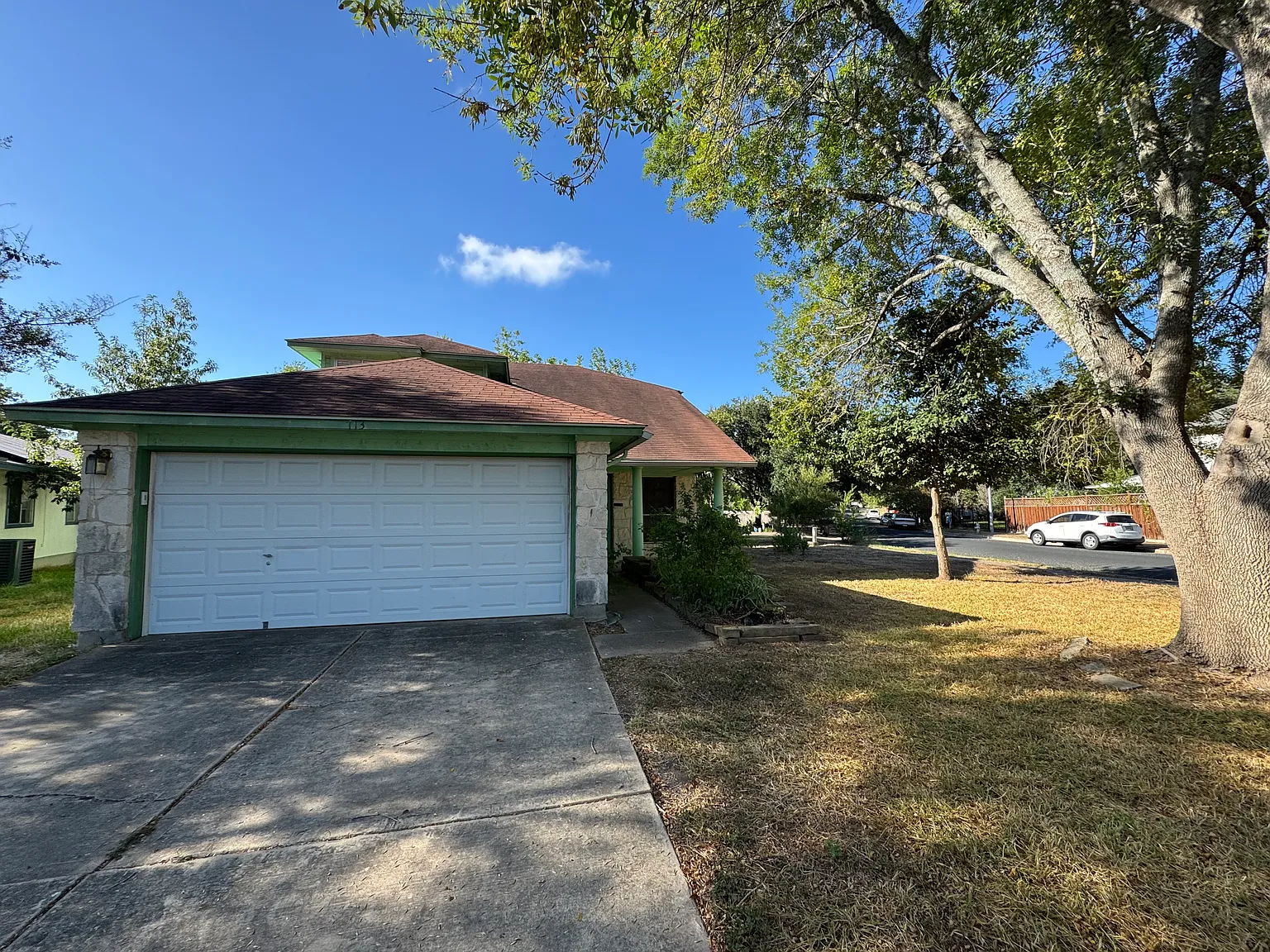 3 bed, 2.5 bath, 1436 sqft, $2,100 — Photo 2