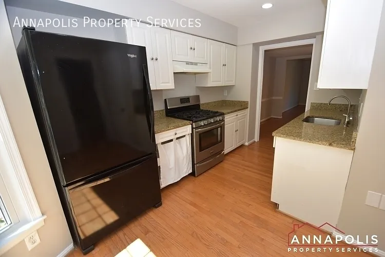 1650 Albermarle Dr — Photo 2