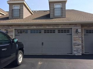 930 Buckingham Ln, Sycamore, IL 60178