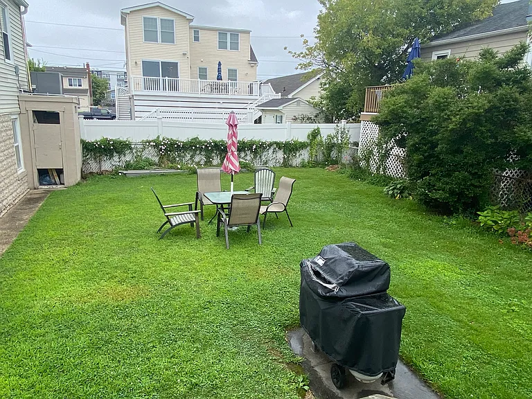 318 Dupont Ave — Photo 2