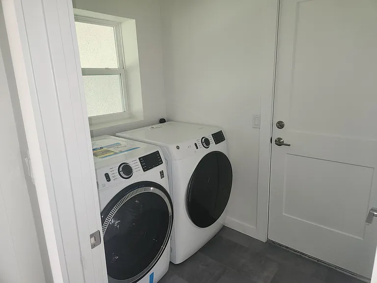223 S Forest Ave — Photo 10