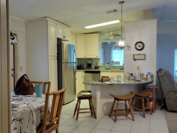 4th image of 7435 SE INDEPENDENCE Avenue