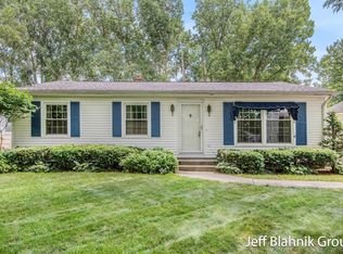 2166 Chesapeake Dr NE, Grand Rapids, MI 49505