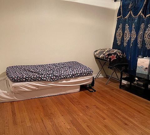 3rd image of 7048 N Rockwell St #1