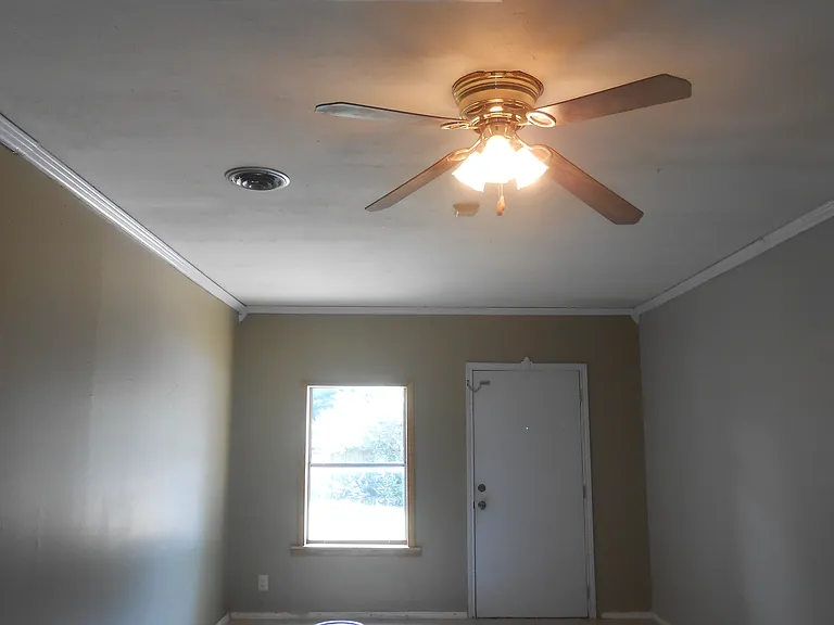 1302 Spriggs Ct — Photo 8