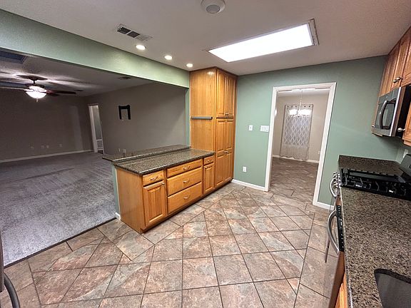 4th image of 1216 Londonderry Ln
