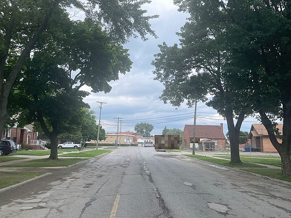4th image of 2872 Fort Park Blvd