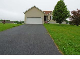 136 Velvet Antler Dr, Clayton, DE 19938