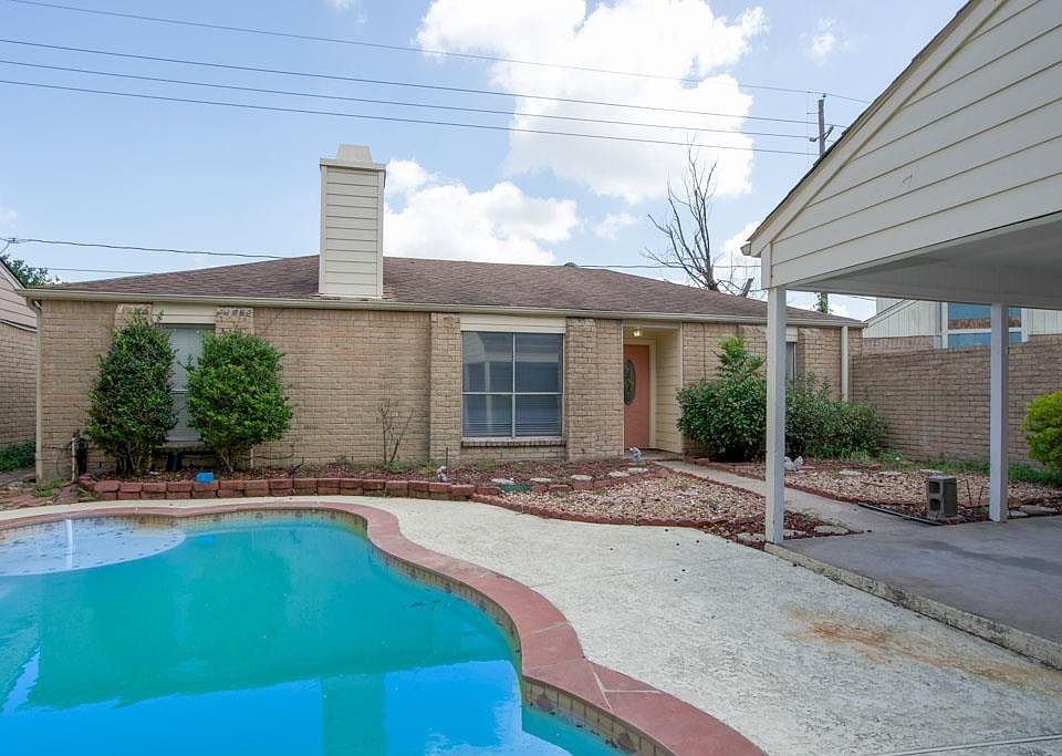 1st image of 9926 Woodedge Dr