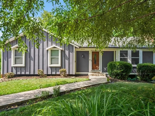 8207 W 56th Ter, Overland Park, KS 66202