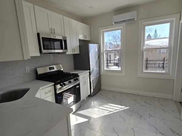 612 Richmond Rd Floor 2, Staten Island, NY 10304
