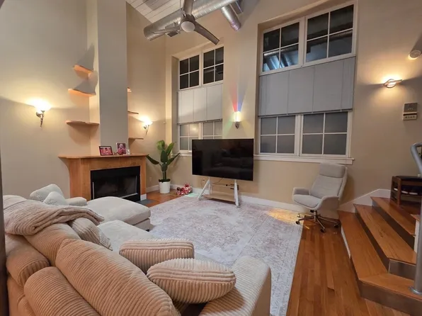 155 Brookline St APT 2, Cambridge, MA 02139