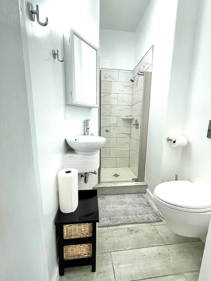4 bed, 3450 sqft, $1,700 — Photo 2