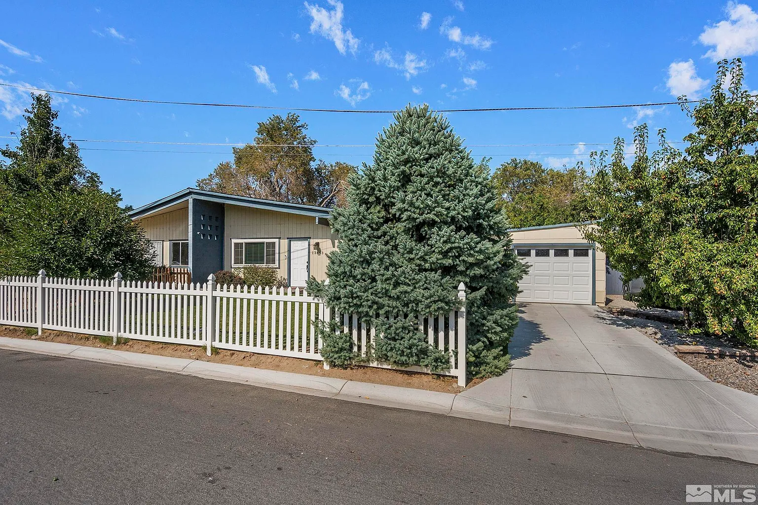 13693 Mount Baldy St photo 1