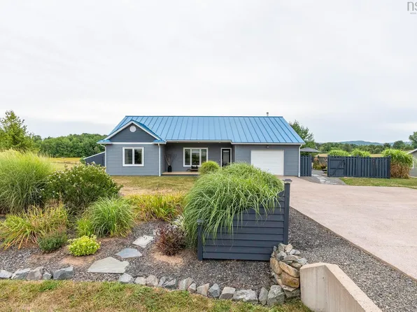 355 Falmouth Dyke Rd, West Hants, NS B0P 1P0