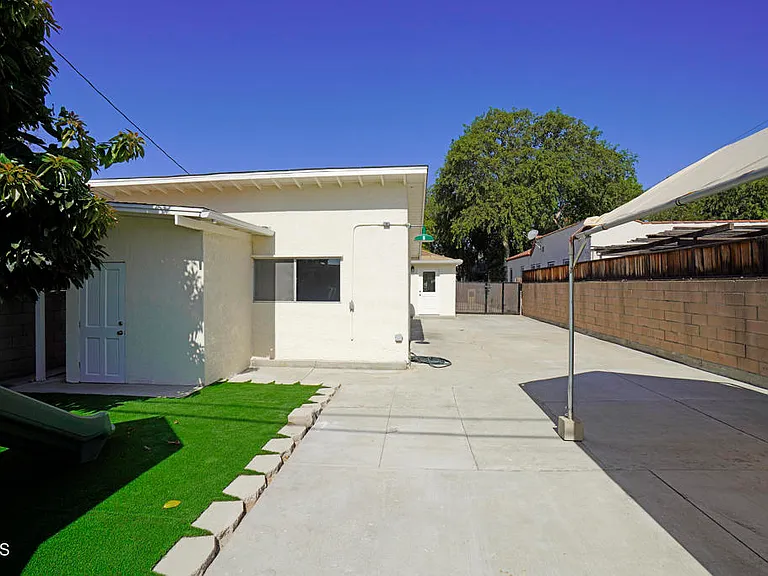 2938 Warwick Ave — Photo 20