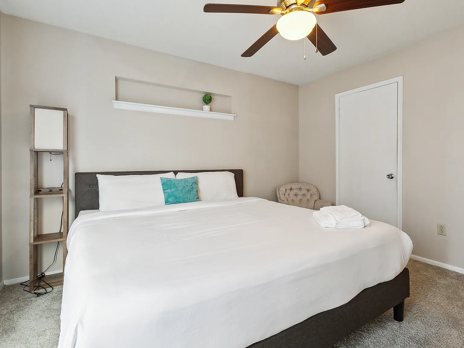 2 bed, $1,560 — Photo 2